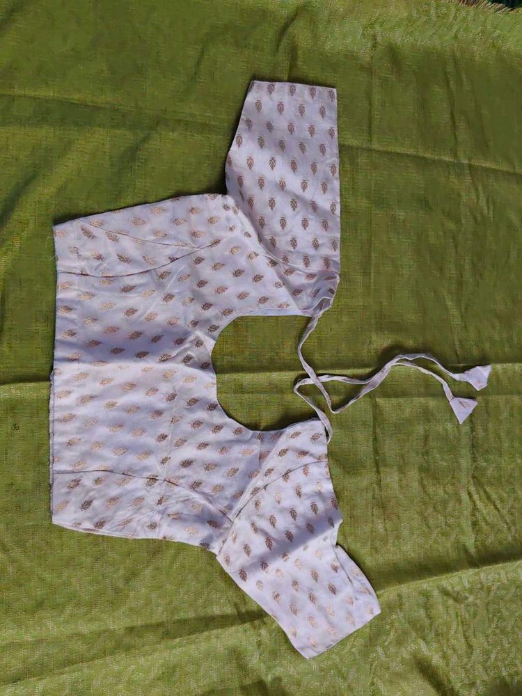 Elegant Brocade Blouse with Leaf Motifs