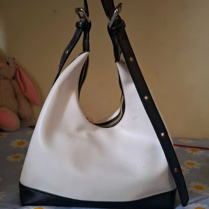 🍁Chic White &amp; Black Hobo Bag🤍🖤