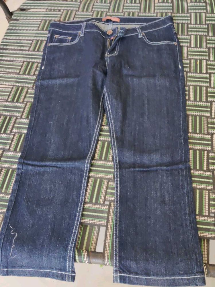 Blue Jeans with White Thread Border &amp; Back Pocket