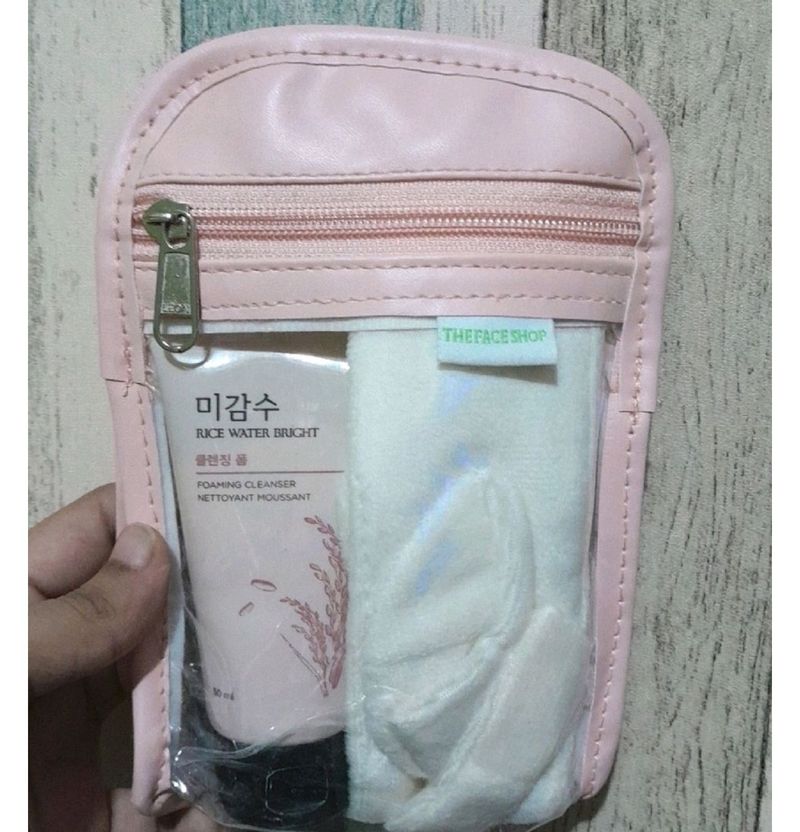 The Face Shop Rice Water Cleanser&amp; Bow Hairband