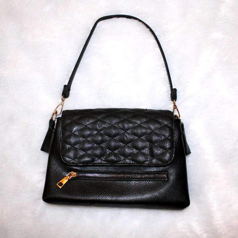 Chic Y2K Leather Black Handbag
