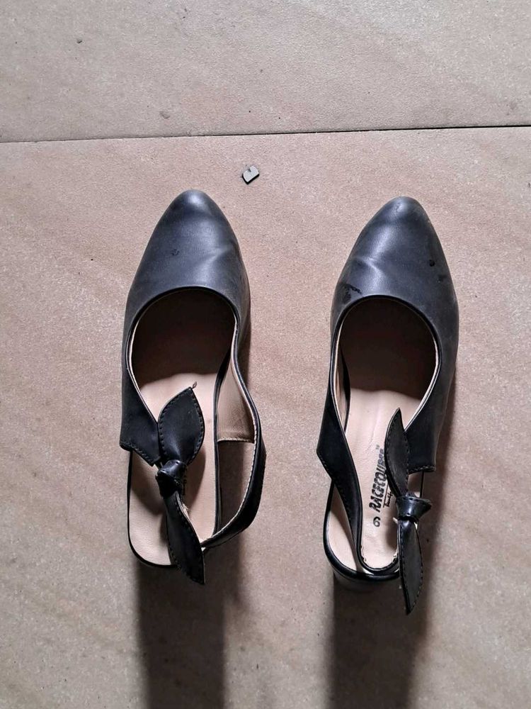 Chic Black Slingback Heels