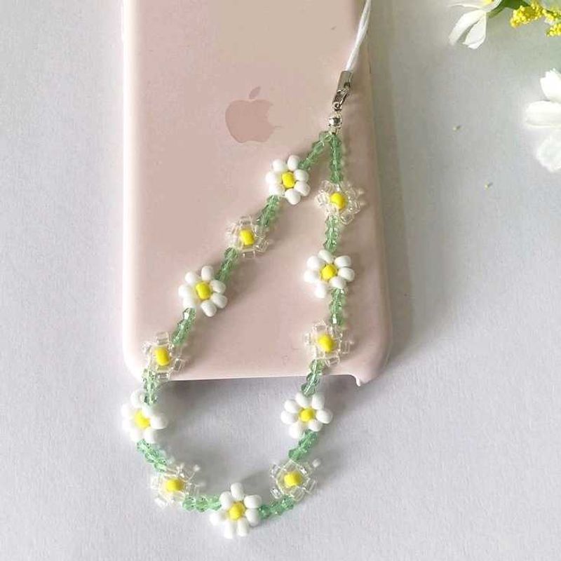 Daisy Beaded Phone Charm Strap💚🤍