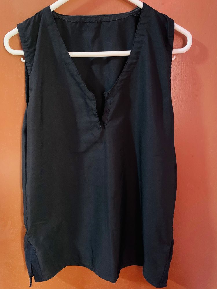 Sleeveless regular top for women