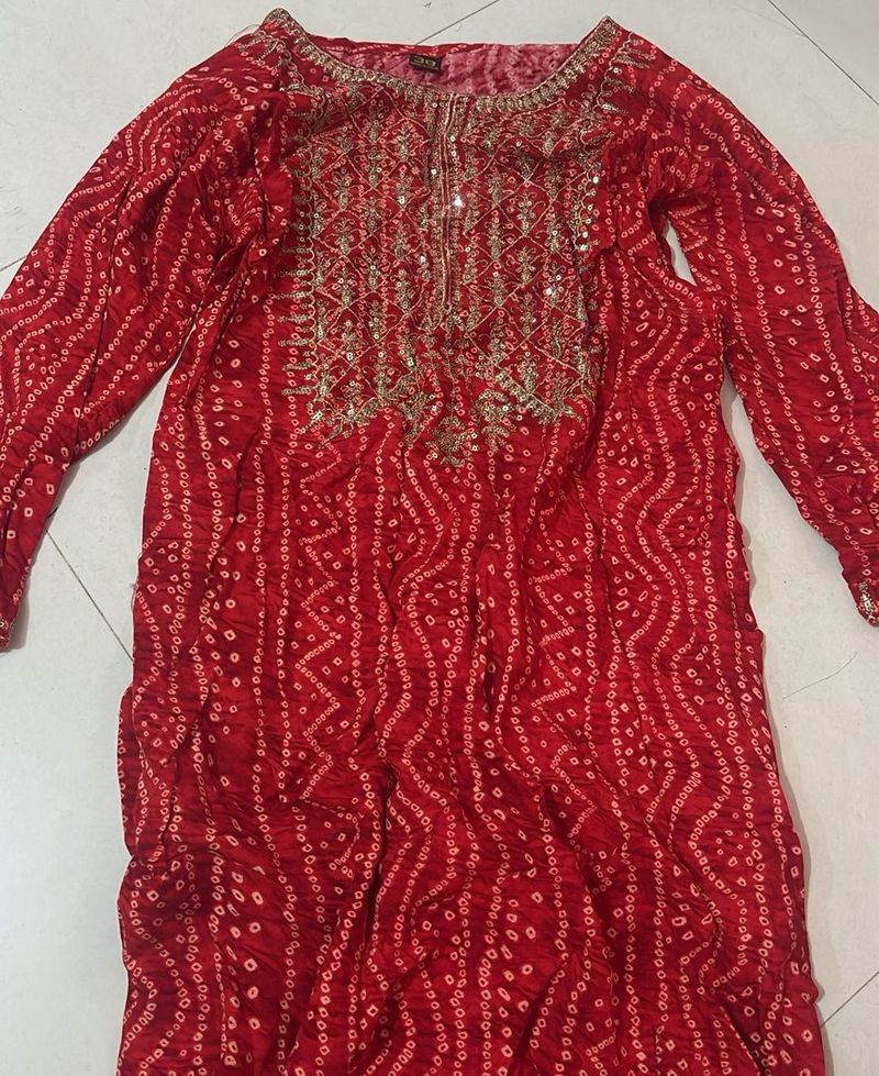 red bandhni kurti