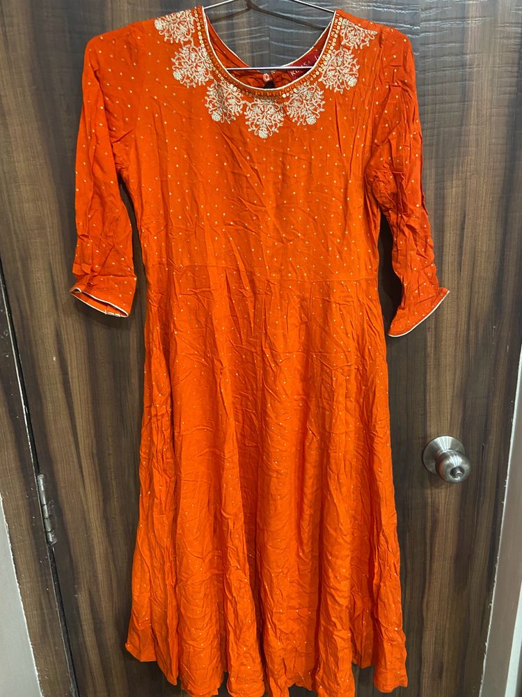 women solid anarkali kurta