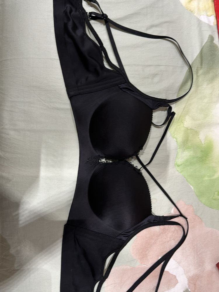 Black Detailing Bra