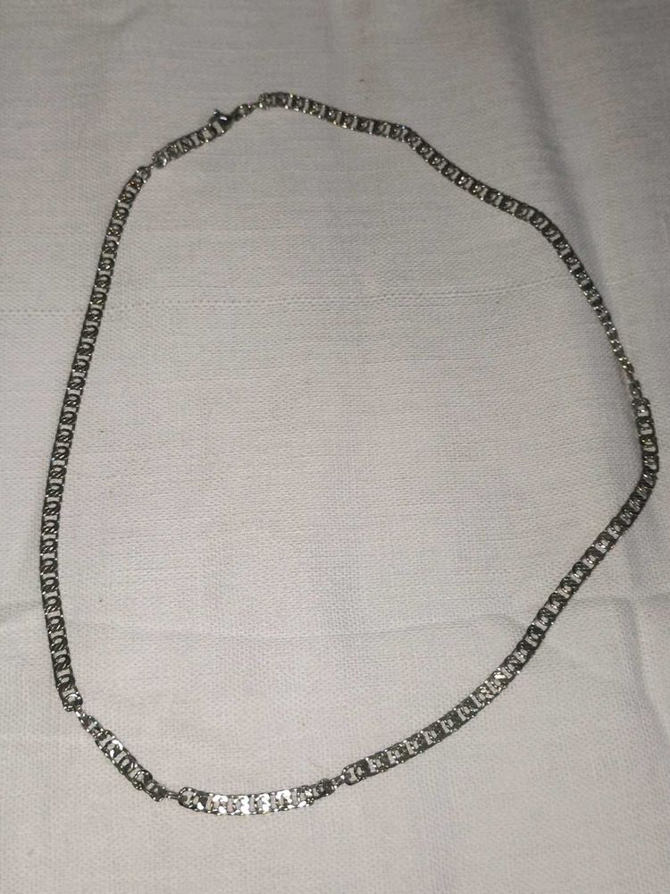 Elegant Silver Tone Chain Necklace