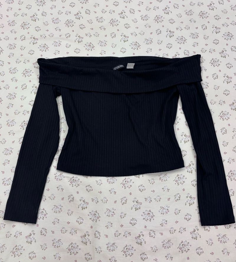 Black Off-Shoulder Long Sleeve Top