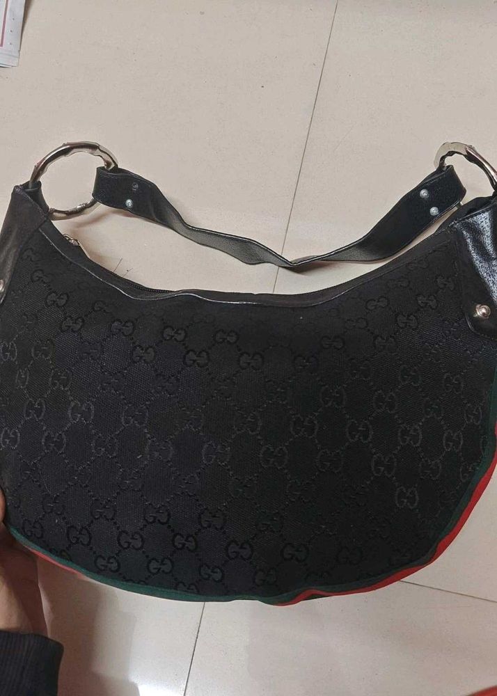 Gucci Shoulder Bag - Classic Style