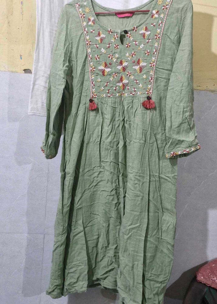 Green Embroidered Ethnic Kurta