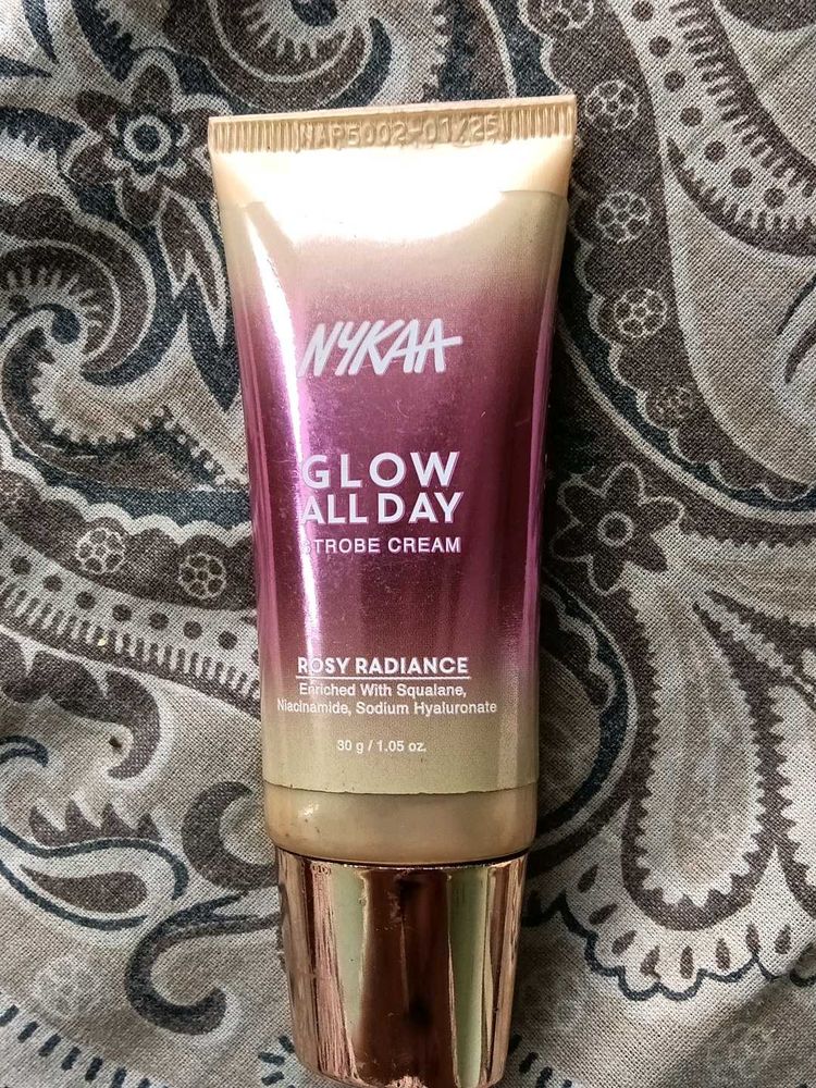 Nykaa Glow All Day Strobe Cream