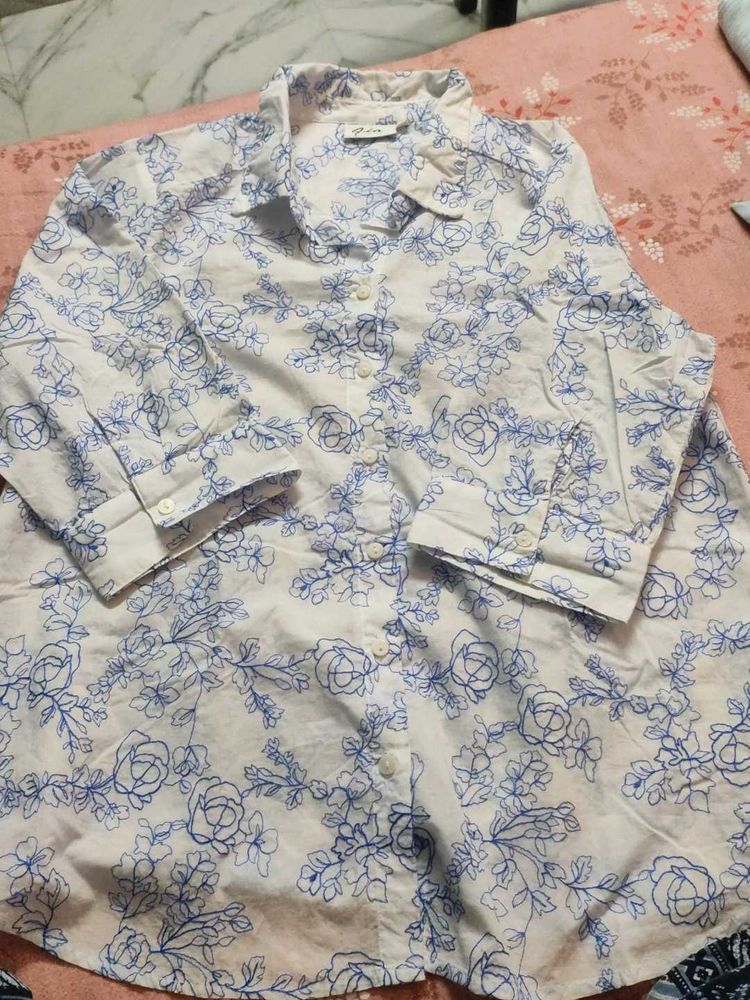 Chic Floral Print Button-Up Shirt