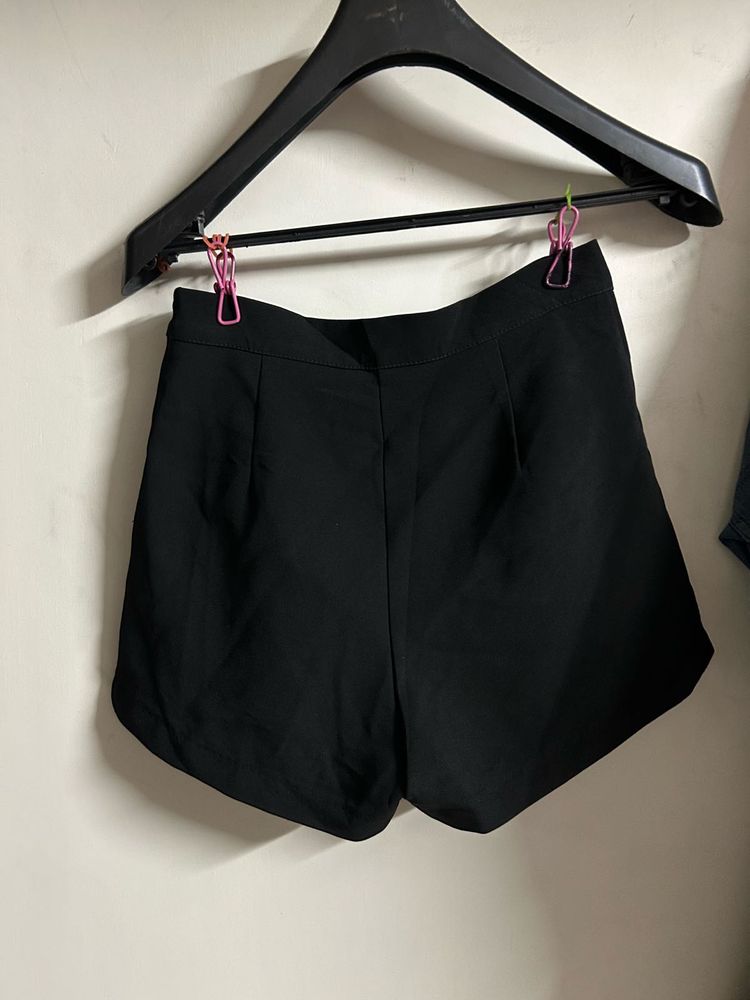 Chic Black High-Waisted Shorts