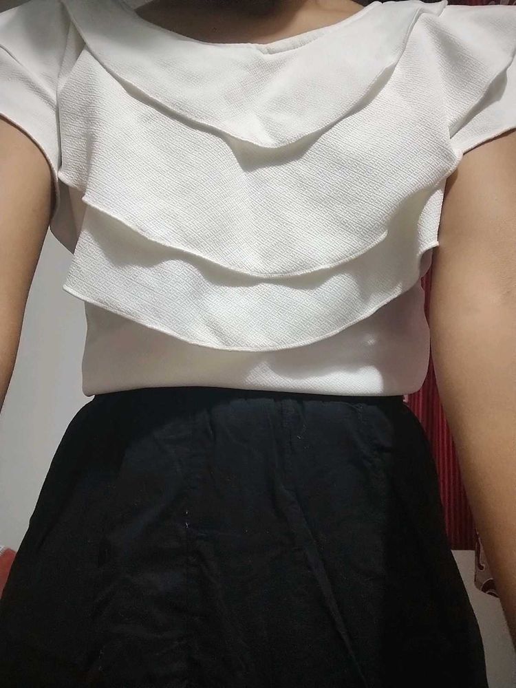 🤍Parisian Ruffle Top
