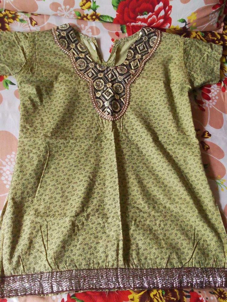 Designer Embellished Short Kurta 🍀🧡