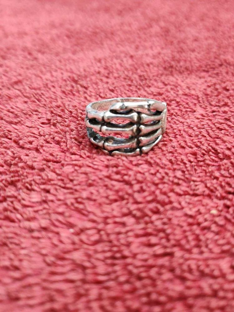 Skeleton Hand Ring