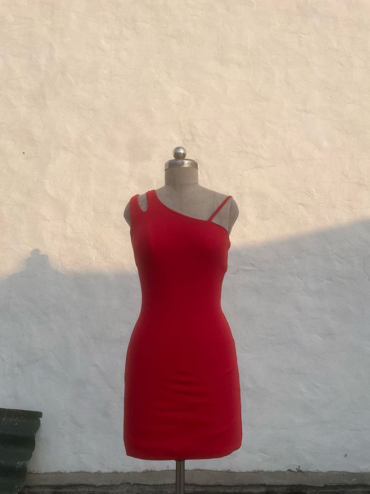 Chic Red One-Shoulder Mini Dress