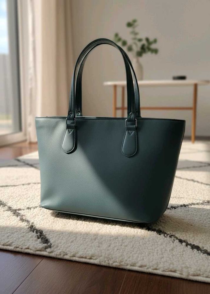 Khoobsurat Teal Tote: Style aur Comfort ka mel.Mod