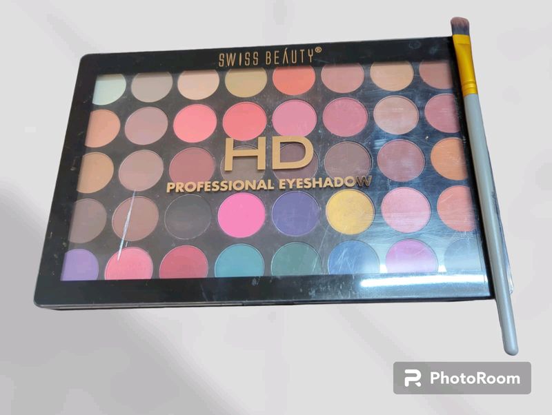 Swiss Beauty HD 40 Color Eyeshadow &amp; Bronson Brush
