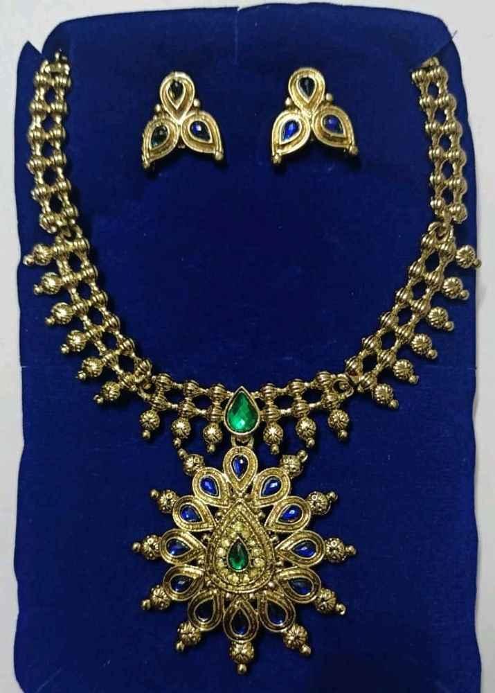 Golden Jewellery Set With Green Blue Stones