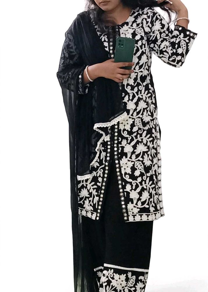 Elegant Black &amp; White Embroidered Kurta Set