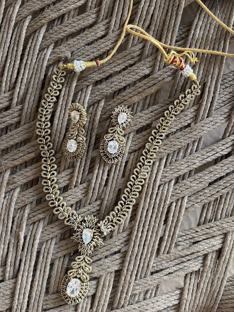 Exquisite Kundan Necklace Set