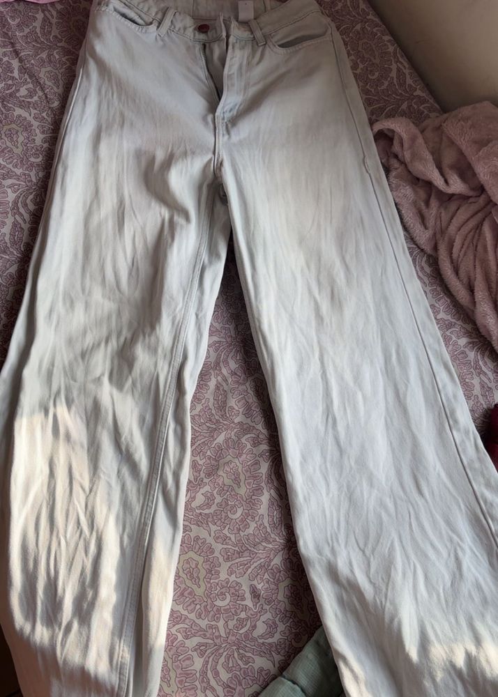 H&amp;M light wash jeans