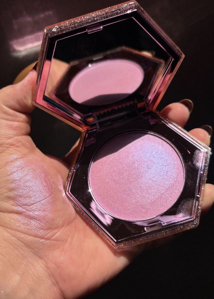 Fenty Diamond bomb highlighter Lavender Luv