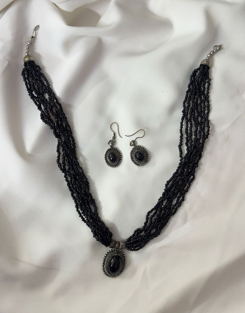 Elegant Black Beaded Necklace Set