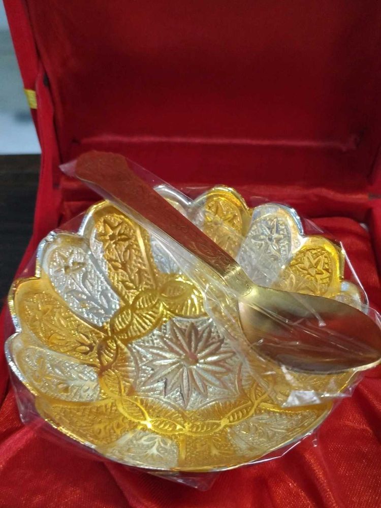 Decorative golden Bowl &amp; Spoon Set