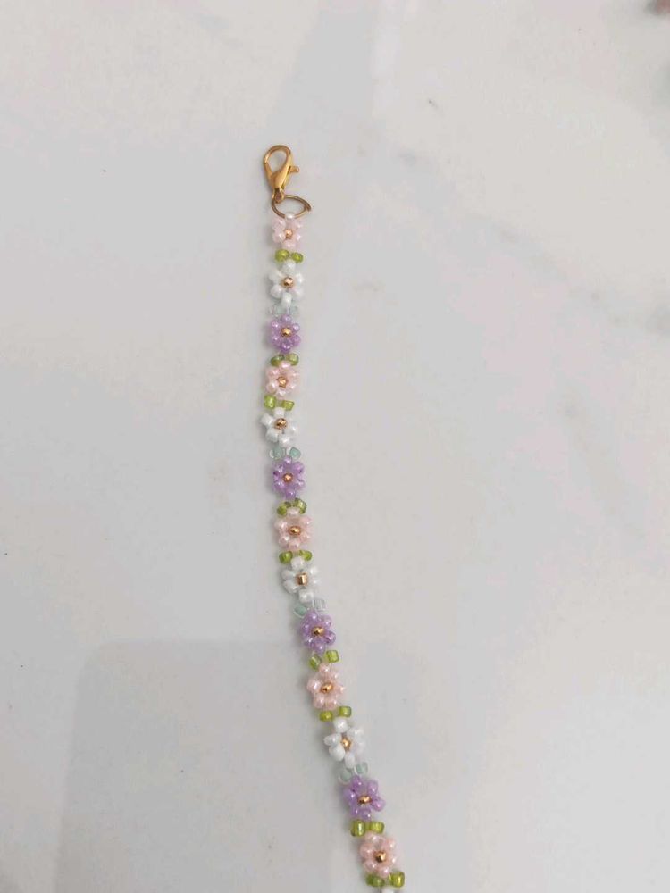 Handmade Pastel Flower Beaded Bracelet 🌸✨