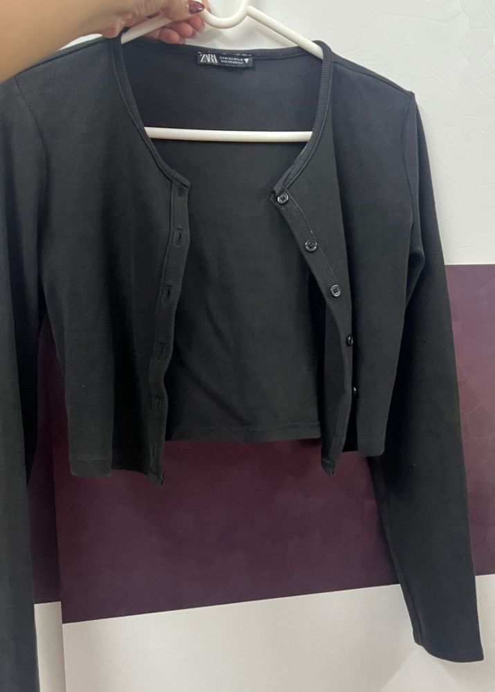 Black Button-Up Cropped Cardigan