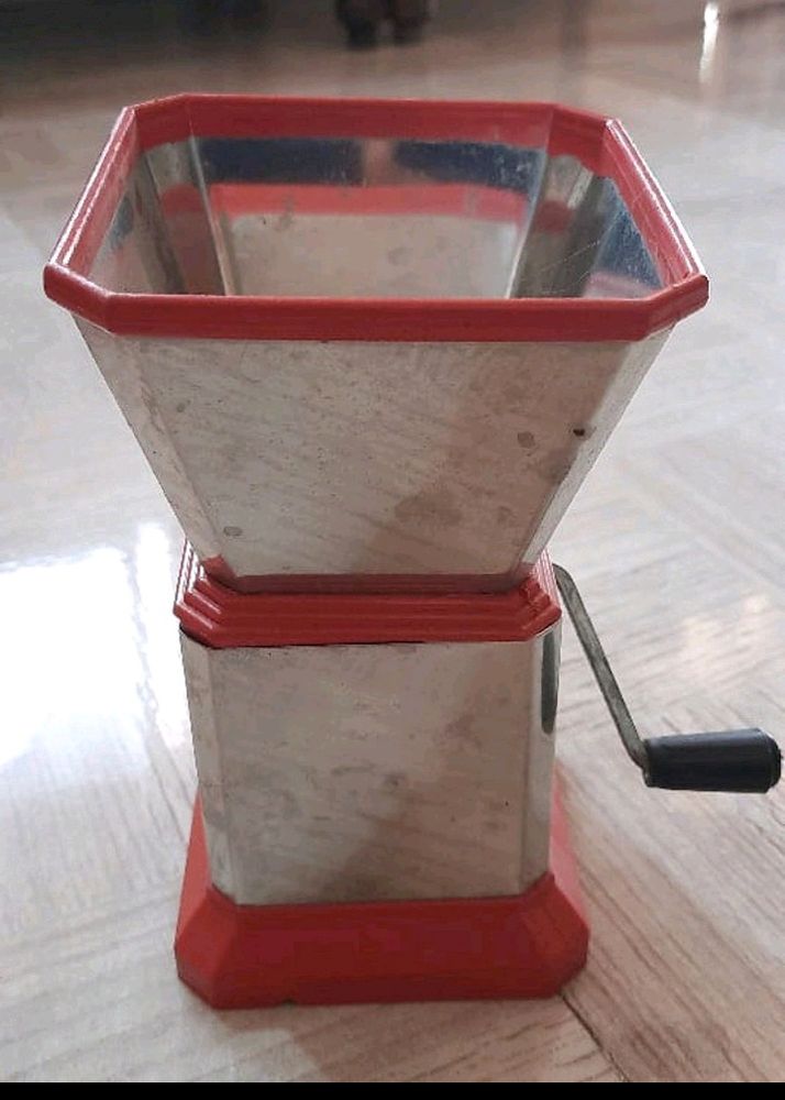 HAND GRINDER STAINLESS STILL, JUST USED ONCE, IT IS IN VERY GOOD CONDITION