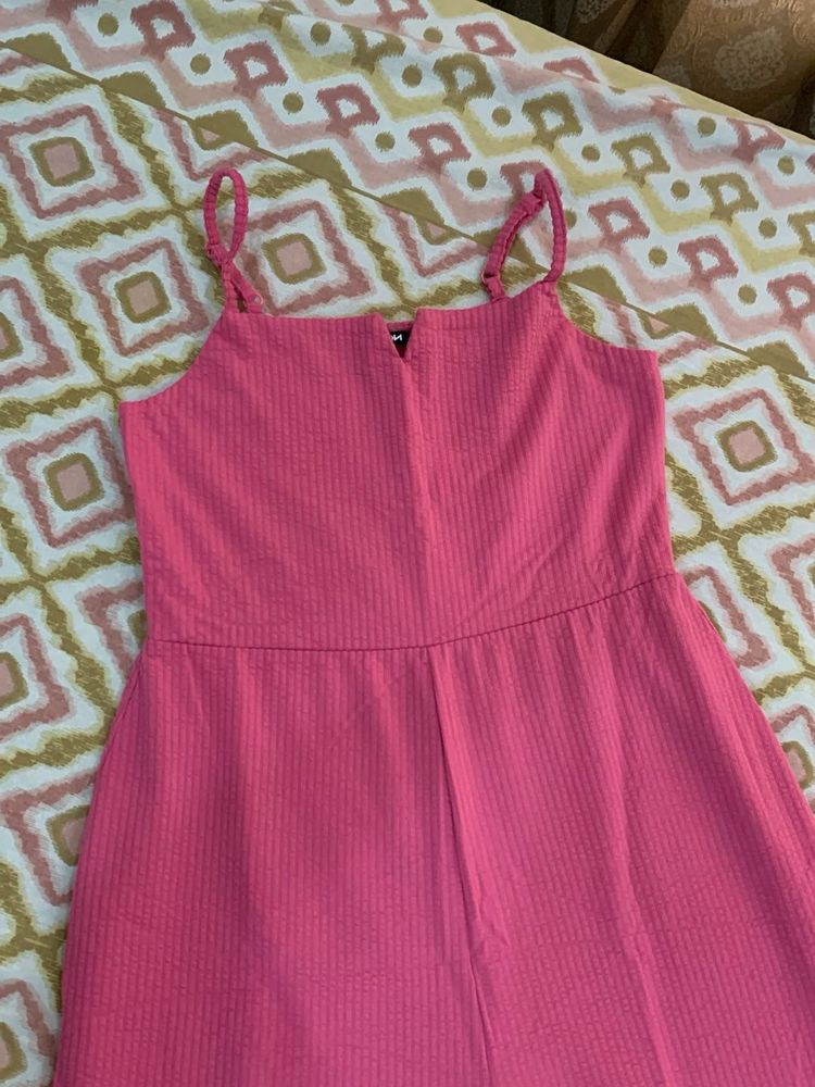 Chic Pink Ribbed Dress