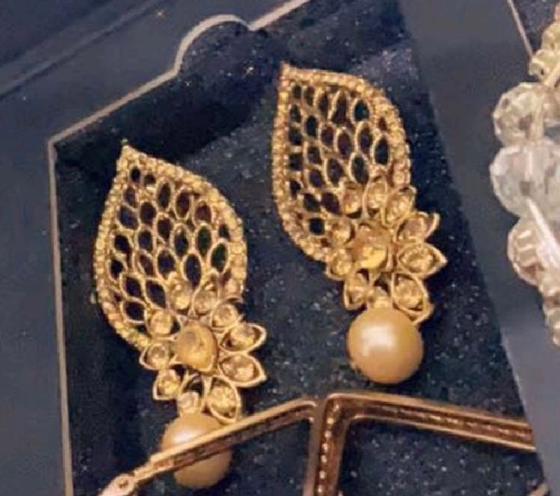 golden netted fancy earrings