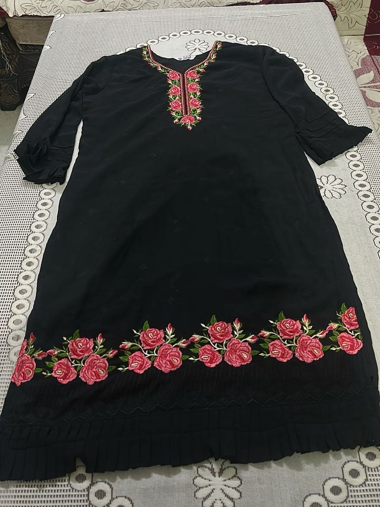 Black Embroidered Kurta