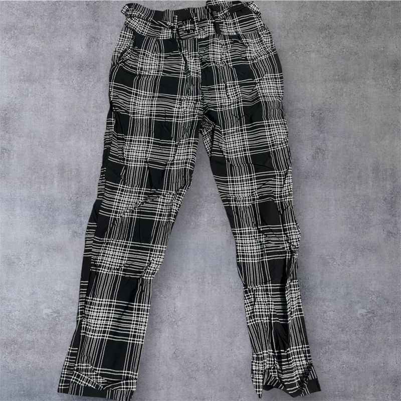 Plaid black and white checkered Trousers