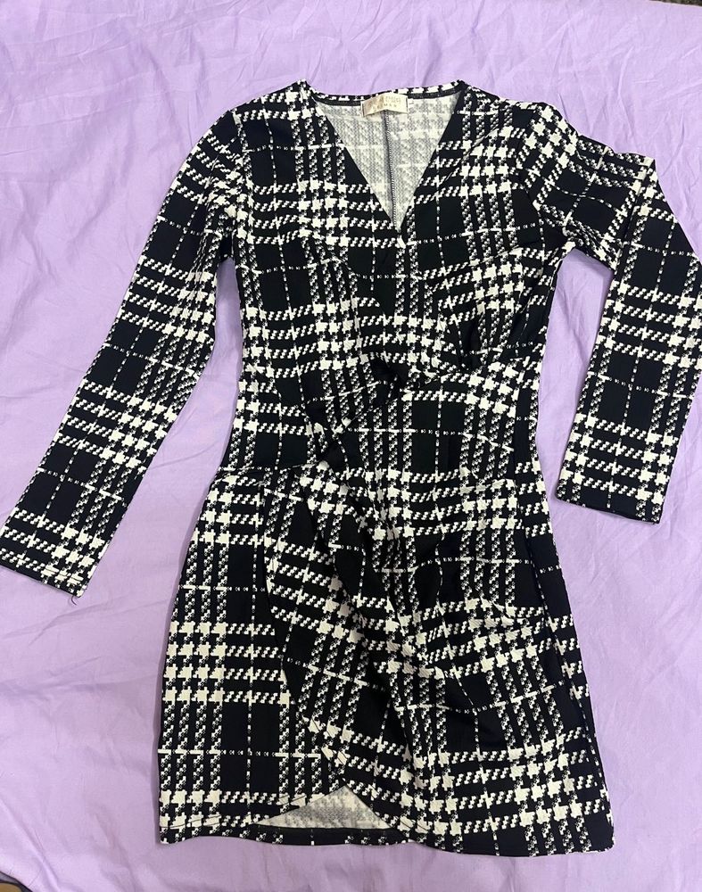 Chic Black &amp; White Plaid Wrap Dress
