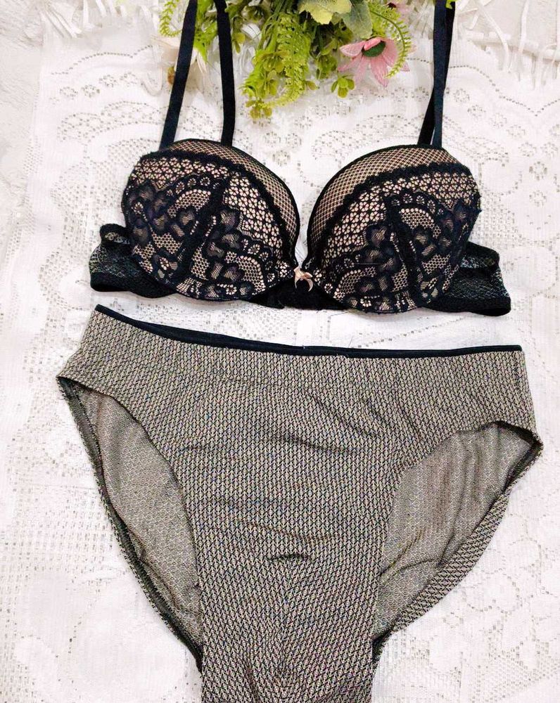 very sexy lace detail lingerie set