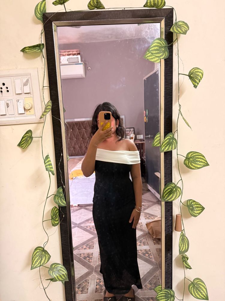 Chic Off-Shoulder Black Dress