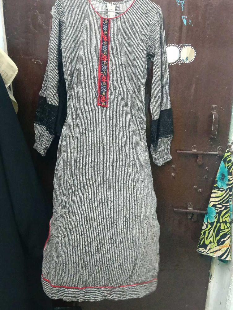 Striped Kurta with Lace Sleeves