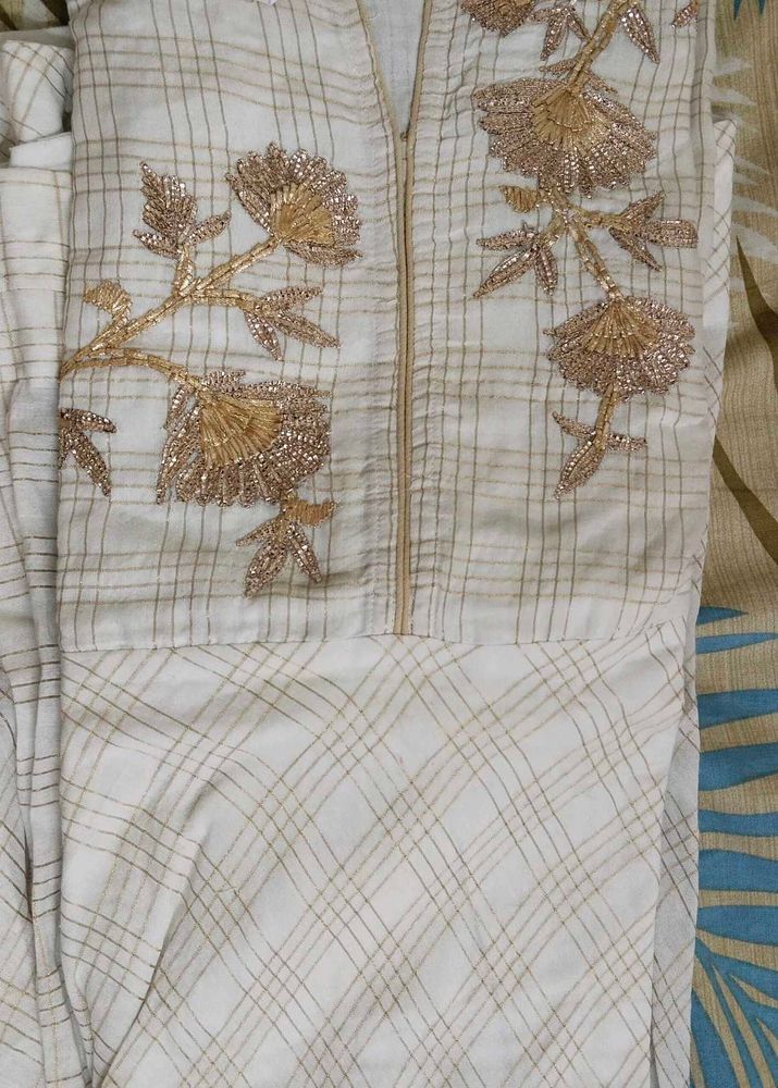 Elegant Embroidered Kurti