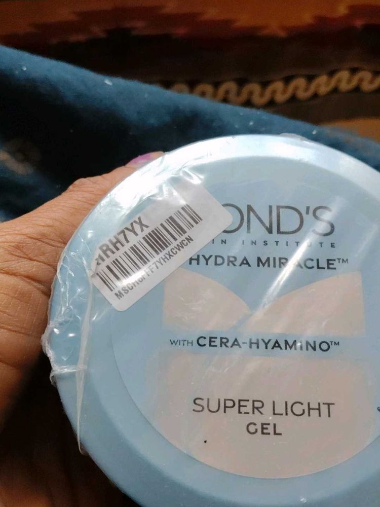 Pond's Super Light Gel Moisturizer