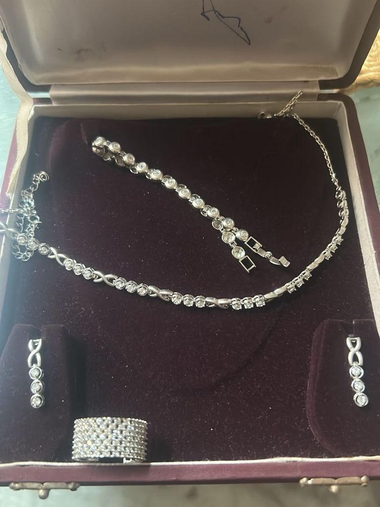 Sparkling Jewellery Set with Ring