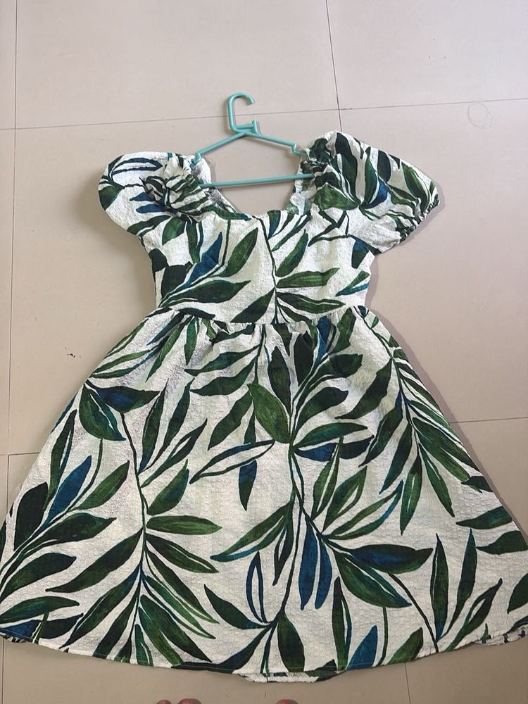 Leaf Print Puff Sleeve Dress