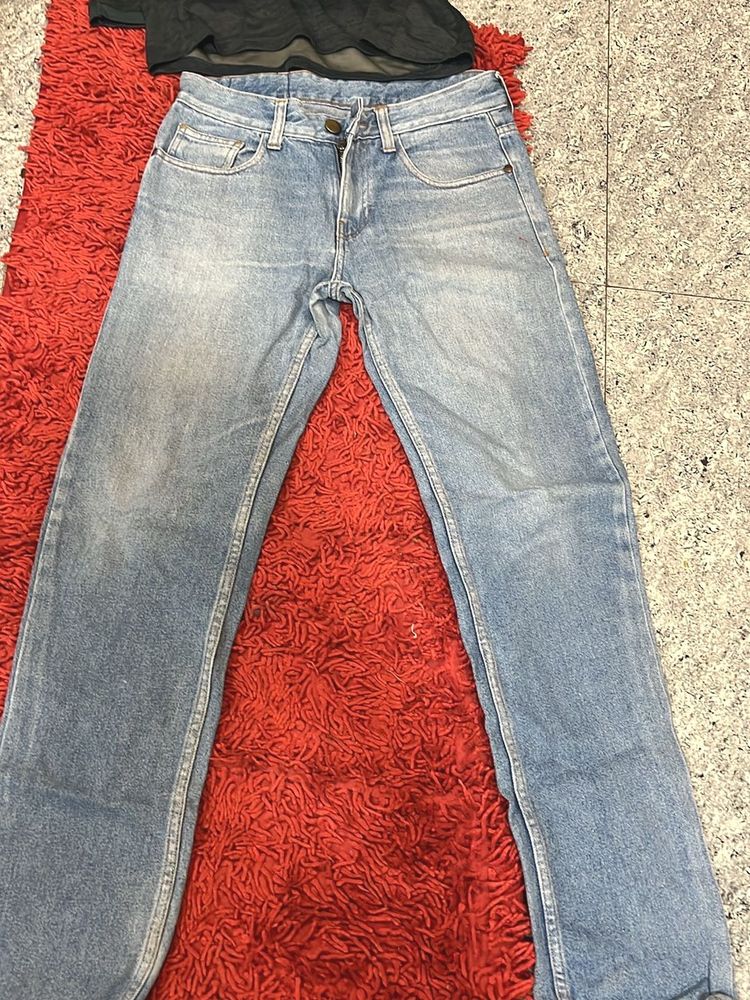 Classic Blue Wash Denim Jeans with t shirt