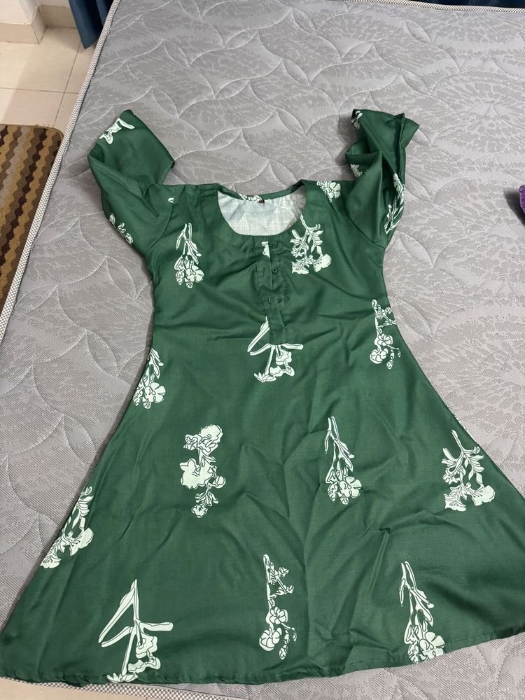 Green Kurta with Floral Print- Farsi style