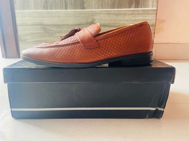 Men's Tan Textured Tassel Loafers – Elegant