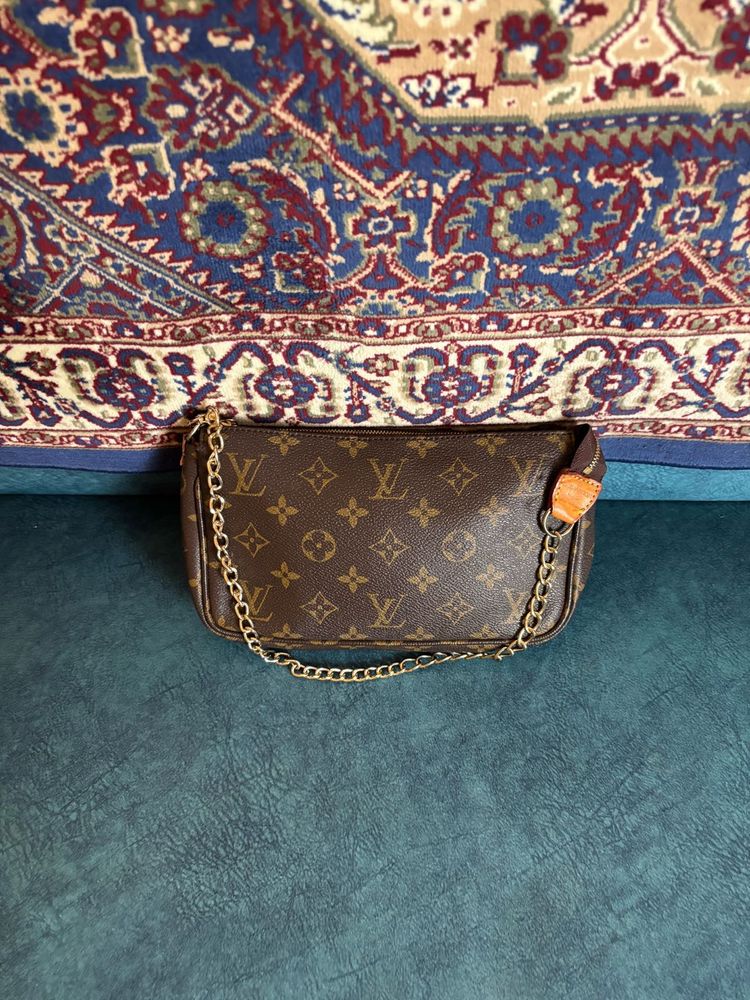 Louis Vuitton shoulder Bag